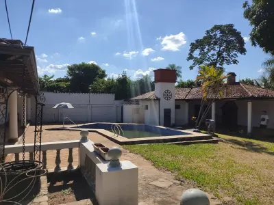 Casa con piscina en alquiler, Cuatro Mojones, Lambaré 2