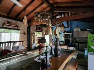 Casa com piscina para alugar no centro de Ypané 2