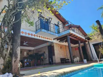 Casa com piscina para alugar no centro de Ypané 4