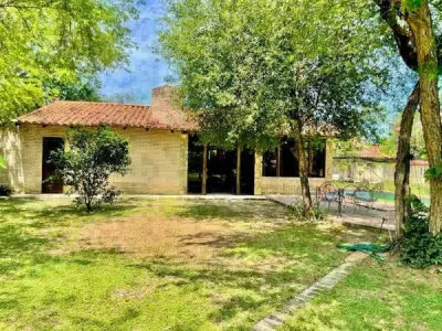 Casa com piscina para aluguel temporário em San Bernardino 3