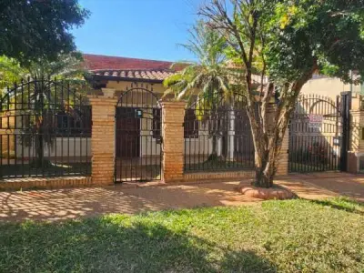 House with Pool for Sale in San Lorenzo, Barcequillo Neighborhood 2