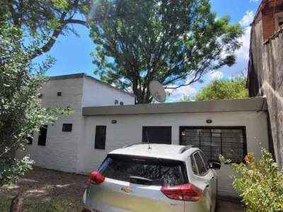 Casa com piscina à venda na área central de San Bernardino 2