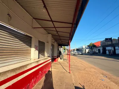 Casa con salón comercial en venta en Barrio Santa María 3