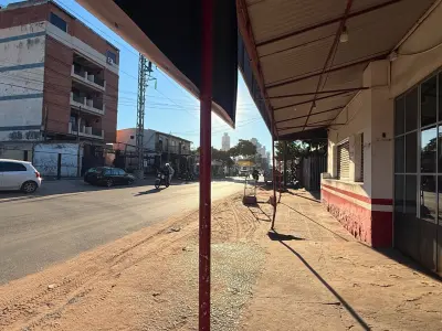 Casa con salón comercial en venta en Barrio Santa María 4