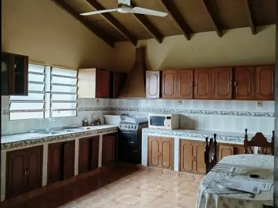 Casa con salón comercial en venta en Caaguazú 3