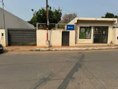 Casa com salão comercial à venda em Fernando de la Mora Zona Norte 2
