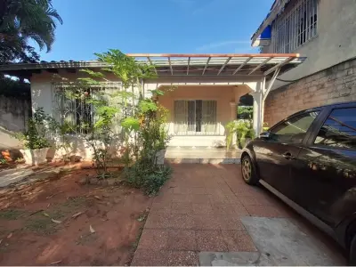 House with commercial hall and apartments for sale in Lambaré 2