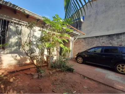 House with commercial hall and apartments for sale in Lambaré 3