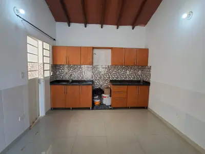 Casa de 2 quartos para alugar em Mariano Roque Alonso 3