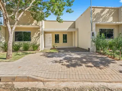 Casa de 2 dormitorios en venta en Luque 3