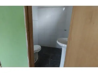 Casa de 2 niveles en venta en Asunción 3