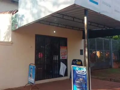 Casa de 2 pisos en venta en Capiata — 3 dormitorios y salón comercial 2