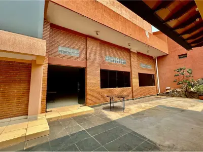 Casa de 2 plantas en venta en Fernando de la Mora 3