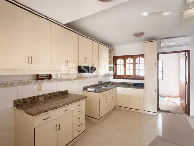 Casa de 3 quartos com construção independente em Ycua Sati 2