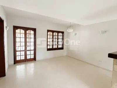Casa de 3 quartos com construção independente em Ycua Sati 3