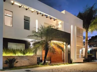 Casa de 3 pisos en venta en Ita Enramada, Asunción — con piscina 2