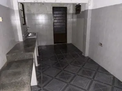 Casa de 4 quartos com amplo terreno na Área 5, Presidente Franco 4