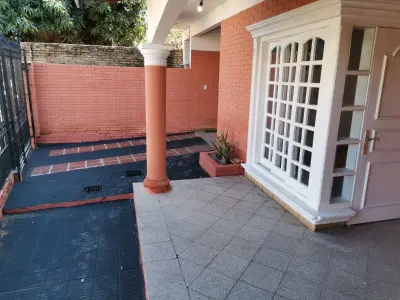 Casa de 4 quartos para alugar no Bairro Santa María, San Lorenzo 2