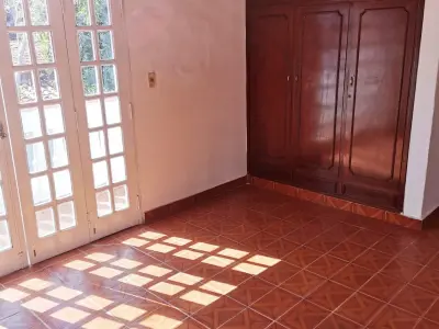 Casa de 4 quartos para alugar no Bairro Santa María, San Lorenzo 3