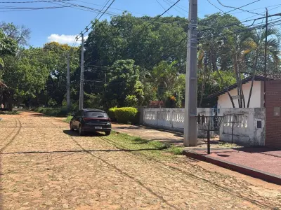 Casa de 5 Dormitorios en Primer Barrio de Luque con Amplio Patio 2
