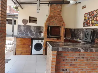 Casa de 5 quartos à venda no bairro 29 de Setiembre, Villa Elisa 3