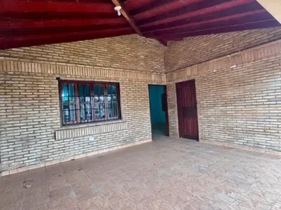 Casa de 6 quartos em Capiatá, Bairro San Roque 3