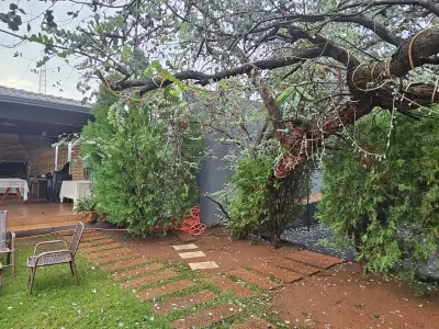 Casa de dois andares com duas piscinas à venda em Ciudad del Este 3
