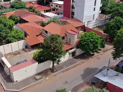 Casa de dos pisos en venta en Fernando de la Mora 2