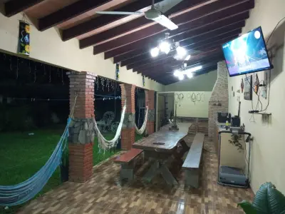 Casa de dois pavimentos com piscina e churrasqueira em San Luis, Mariano Roque Alonso 2