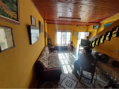 Casa de dois andares à venda em Encarnación, Itapúa 3