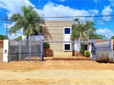 Casa de dos plantas en venta en Mariano Roque Alonso 2