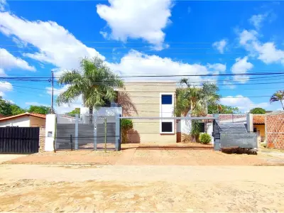 Casa de dos plantas en venta en Mariano Roque Alonso 3