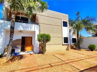Casa de dos plantas en venta en Mariano Roque Alonso 4