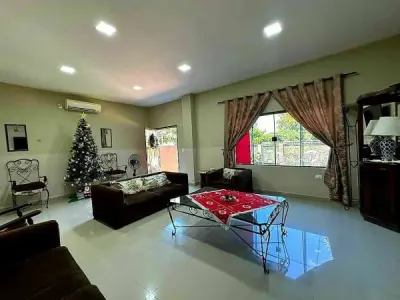 Casa de dois andares à venda em Presidente Franco, perto do centro 2