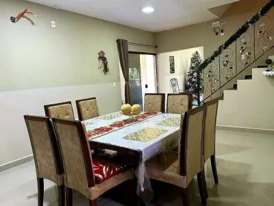 Casa de dois andares à venda em Presidente Franco, perto do centro 3