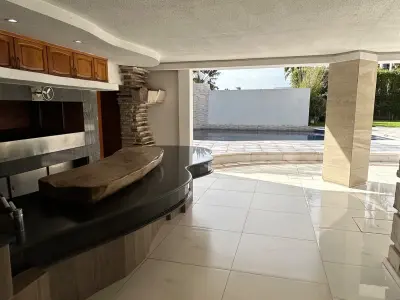 Luxury house for sale with 4 en-suite bedrooms in Asunción 4