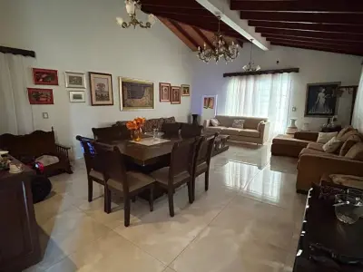 Single-Story House with Pool in Villa Adela, Luque 3