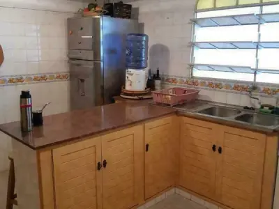 Casa de verão para alugar à beira do lago em San Bernardino 3
