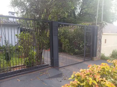 Casa para alugar com 2 dormitórios no Barrio Nazareth 3