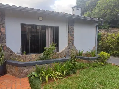 Casa para alugar com 2 dormitórios no Barrio Nazareth 4