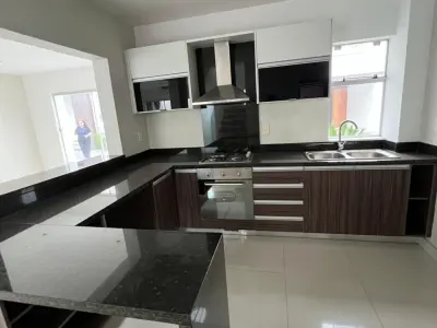Casa en alquiler con 3 dormitorios en Ita Enramada 3
