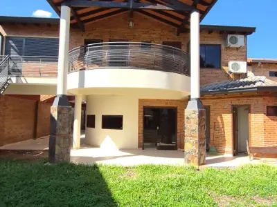 Casa para alugar com 4 quartos em Luque 2