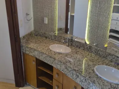 Casa para alugar com 4 quartos em Luque 3