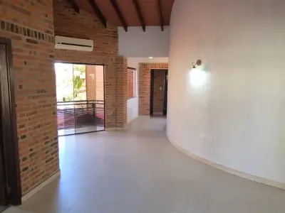 Casa para alugar com 4 quartos em Luque 4