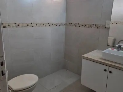 Casa en alquiler con 6 dormitorios en Barrio Kennedy, Lambaré 4