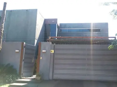 Casa para alugar com piscina em Itauguá, 5 quartos 2