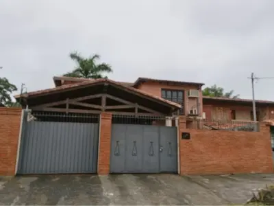 Casa en alquiler con piscina en Lambaré, zona Sek 2