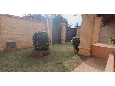 Casa para alugar com piscina em Luque, Primer Barrio 4