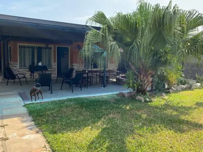 Casa para alugar com piscina e quincho em Mariano Roque Alonso 3