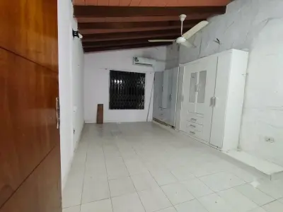 Casa para Alugar com Salão Comercial na Av. Médicos del Chaco, Lambaré 4